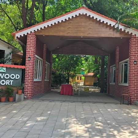 Pinewood Resort 卡尔贾特 外观 照片