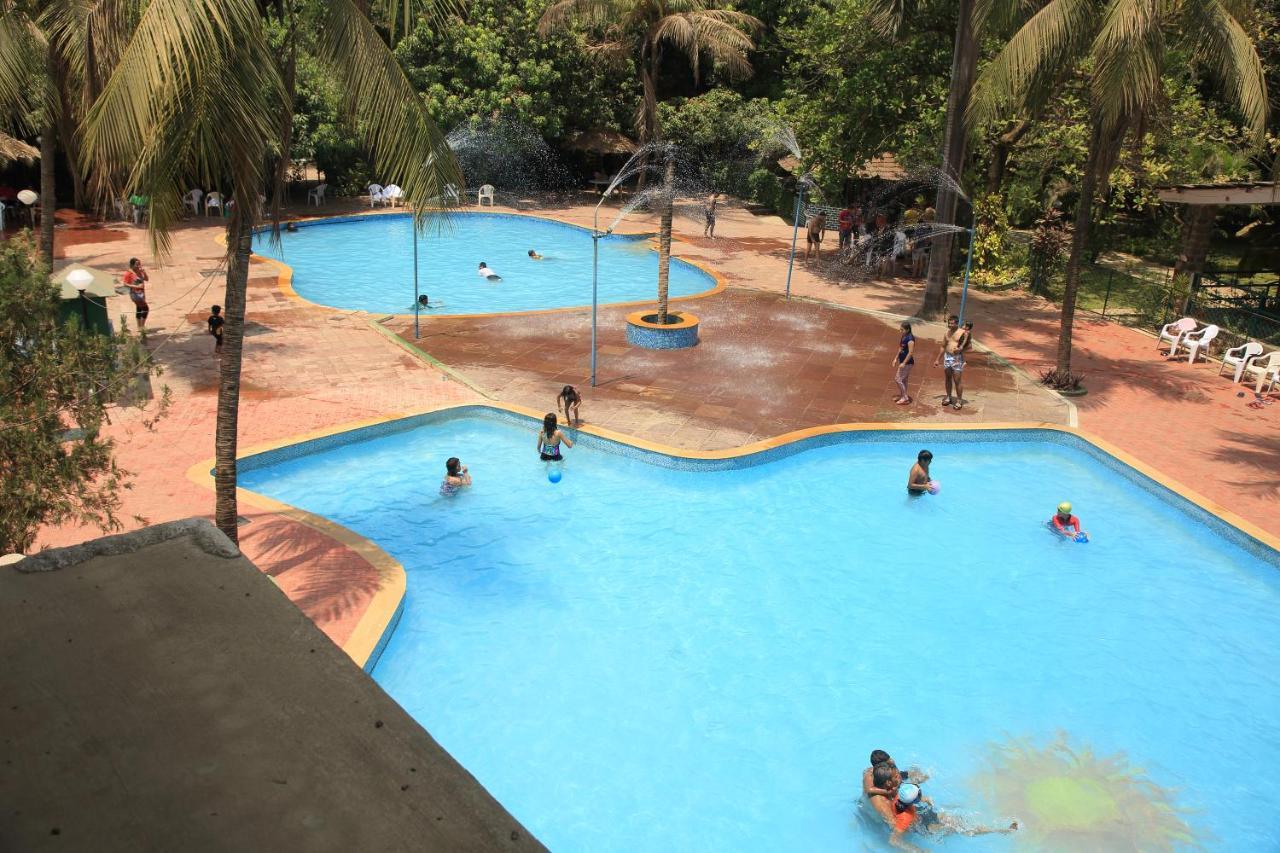 Pinewood Resort 卡尔贾特 外观 照片