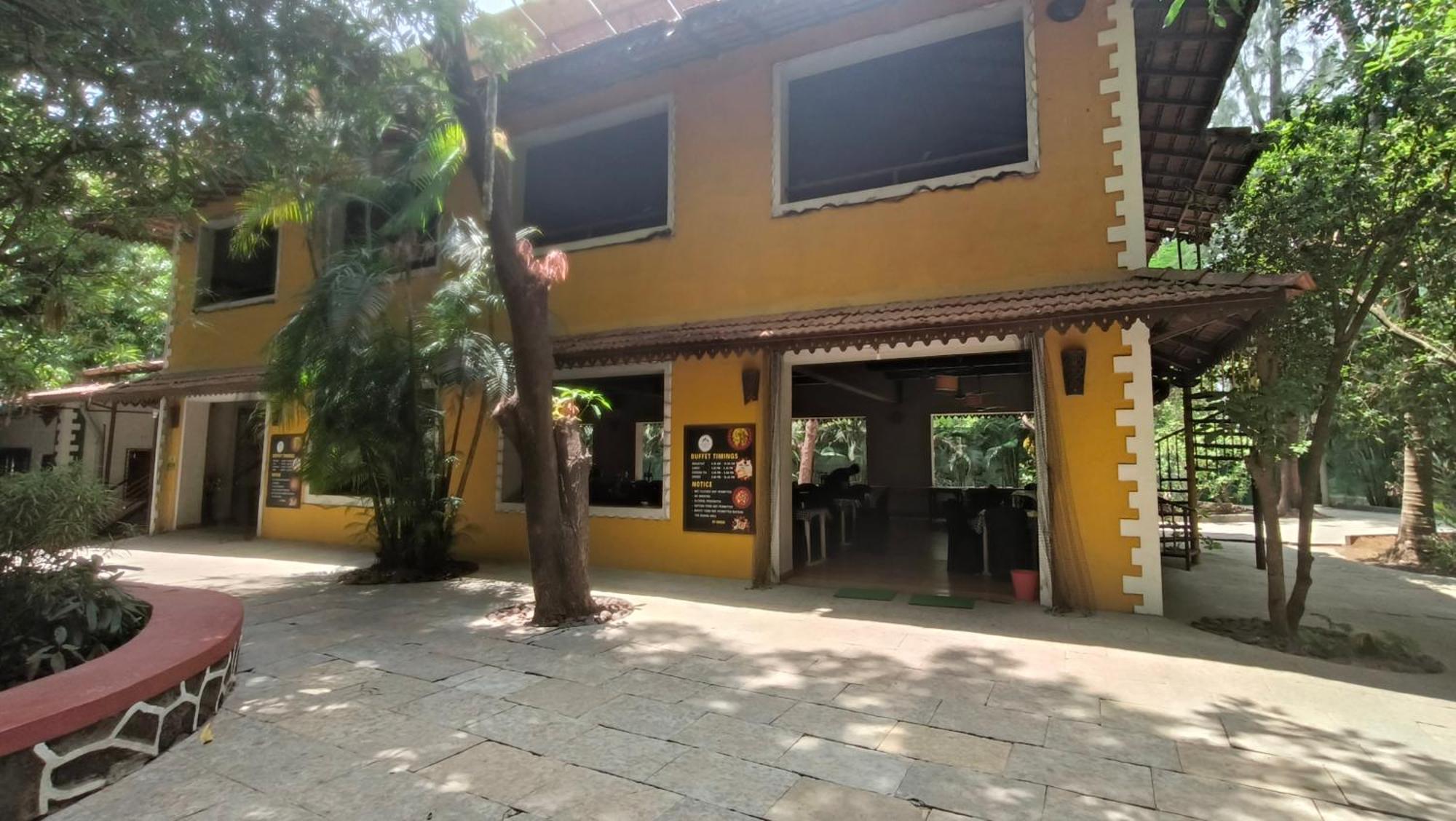 Pinewood Resort 卡尔贾特 外观 照片